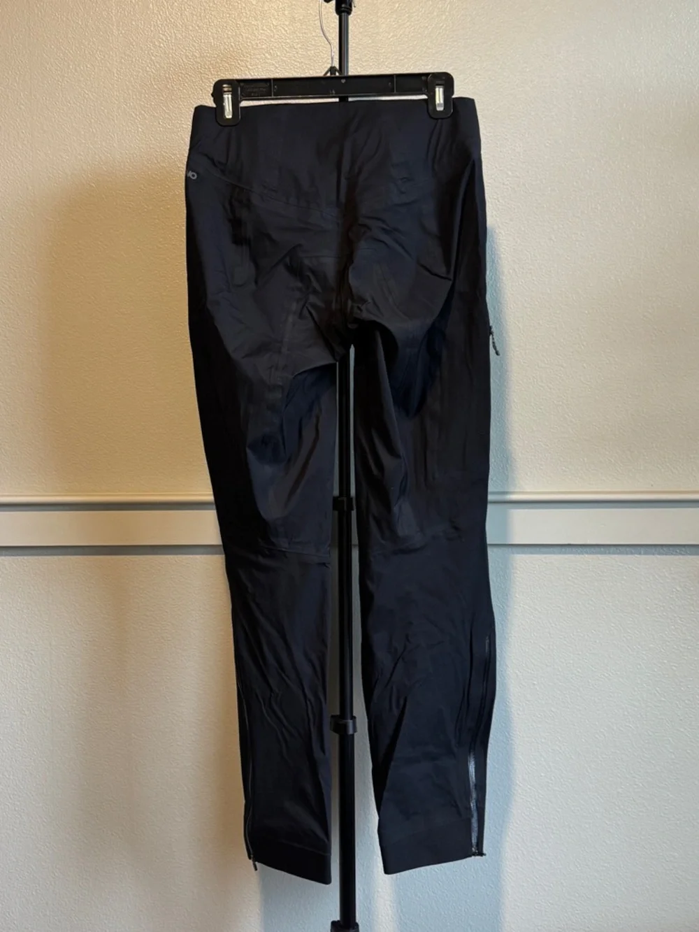 Patagonia Women’s Dirt Roamer Bike Pants Waterproof - Picture 2 of 7